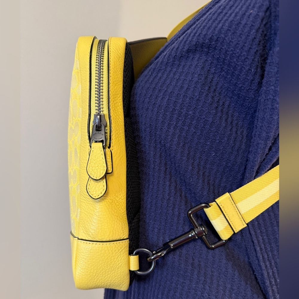 Coach Mens Turner Signature Jacquard Retro Yellow Crossbody Pack C9606 NEW - Picture 8 of 12